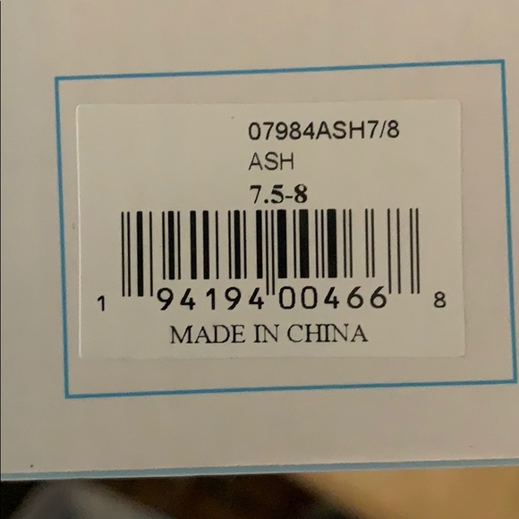 Isotoner Memory Foam Slippers - Picture 4 of 4